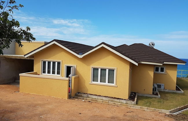 Je Suis Jamaica - 4 B R Beachfront Villa w Staff - Photo 60