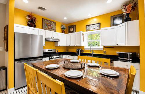 Dog-friendly home with large patio, W/D & central AC - Foto 43