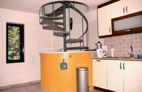 Steinturm mit Dach-Terrasse zwischen Fluß, Meer und Gebirge- Spiti Pirgos - Foto 29