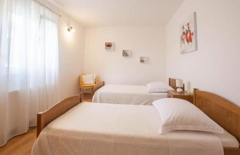 Awesome Home In Tugare With Kitchen - Foto 25