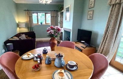 The Old Telephone Exchange - surrounded by fields! - Photo 31