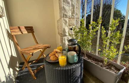 Spacious luxury flat in Swanage, close to beach with parking - Photo 1