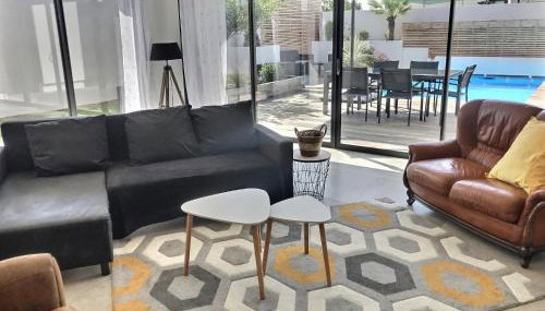 Villa Exceptionnelle Piscine et Jardin privé Séjour Haut de gamme proche La Rochelle - Foto 2