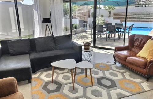 Villa Exceptionnelle Piscine et Jardin privé Séjour Haut de gamme proche La Rochelle - Foto 2