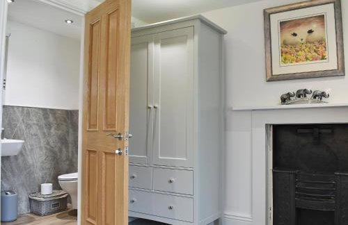 Peartree Cottage & Granary - Photo 11