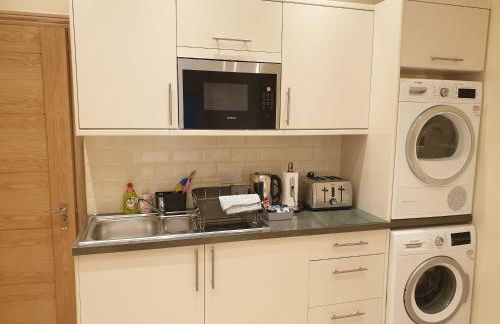London Luxury Apartments 3 Bedroom Sleeps 8 with 3 Bathrooms 5 mins Walk to tube station free parking - Foto 26