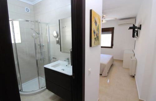 5 Bedroom, Luxury Villa - Heated Pool - Foto 13