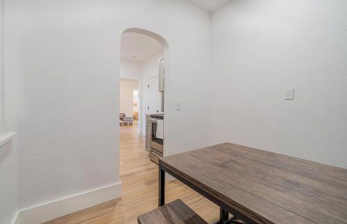 Plush 2-bed apt in Riverside Heights! - Foto 8