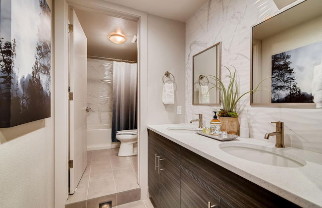 Fancy Townhome Near Old Town, Breweries and River! - Foto 27