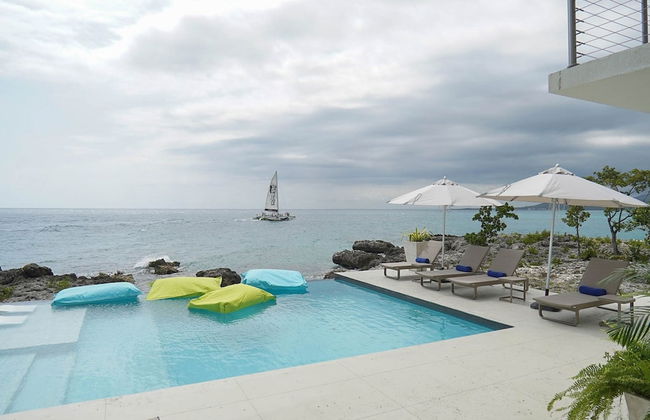 Santosha Whitehouse JM - 10 Bedroom Villa w Private Beach - Photo 3