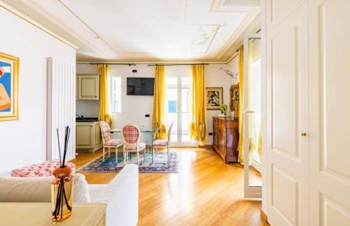 Bilocale affrescato con box privato & spiaggia a 150m - Foto 1