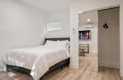 Lake Balboa Hideaway - Photo 26