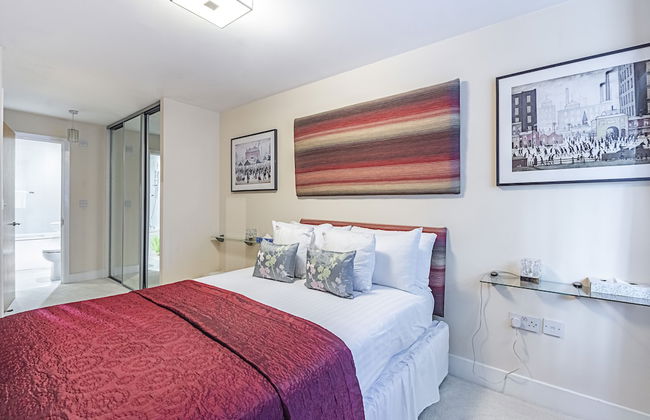 Canary Wharf Luxury Apartments - Photo 32