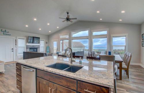 Lake-View Escape with Private Beach Resort Access! - Photo 5