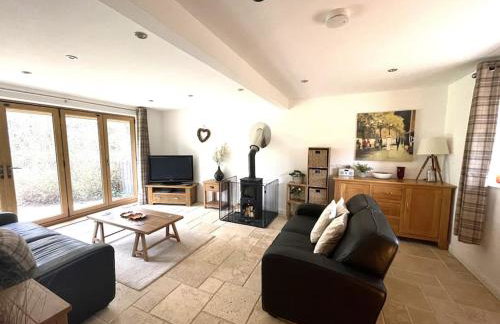 Stunning cottage with hot tub - Photo 33