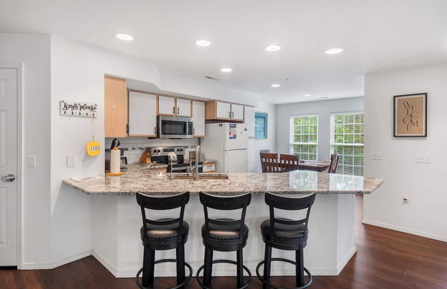 Lake Hideaway Waterfront Condo w/ Resort Perks! - Photo 11