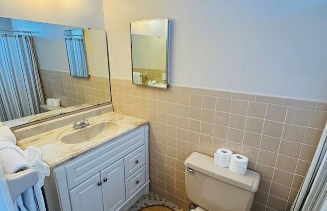 763 North Shore Upstairs 3 Bedroom Apts by RedAwning - Foto 10