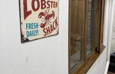 "FISHERMAN'S" Seconds from the Harbour & town centre with unlimited free parking nearby - Photo 36