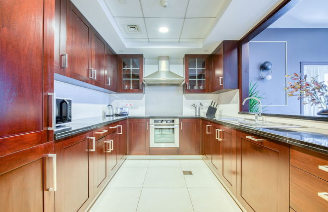 Maison Privee - Radiant Urban Retreat with Iconic Burj Khalifa Vws - Photo 11