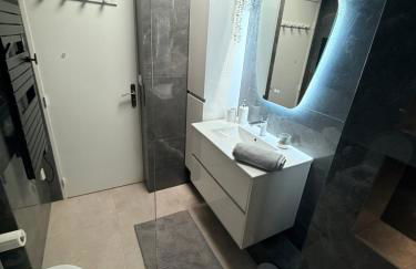 Suite Elégance, Design, Calme, Clim et Parking - Foto 19