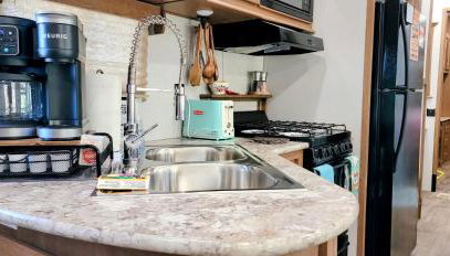 Bird House, Romance Glamping Pup Paradise Near River ADA - Foto 2