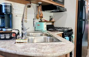 Bird House, Romance Glamping Pup Paradise Near River ADA - Photo 2