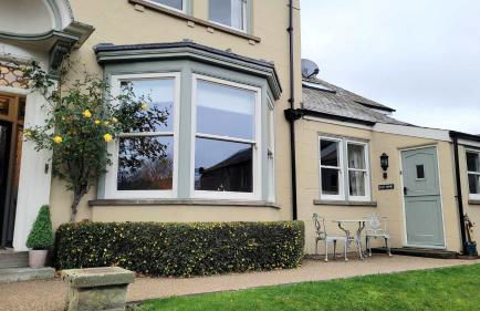 East Wing Cottage - Peaceful Village Retreat with Tennis Court Access - Foto 3