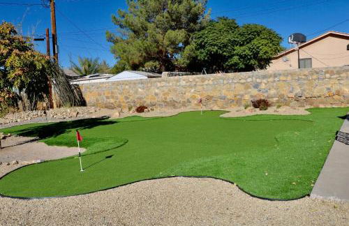 Modern Mini Golf Oasis - Foto 65