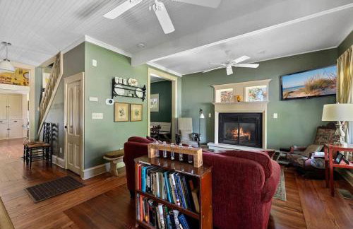 The Fourth Oak by Juniper Holiday + Home - Photo 14