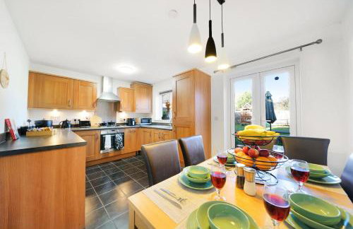 3 BR 5 Beds 3 Bath Private Garden Parking x2 Ideal for Family & Work Stays - Foto 15