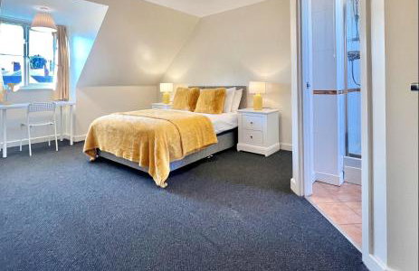 Big 6 Beds Home, Free Private Parking, TV, Garden - Foto 11