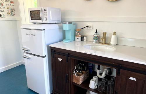 Urban Luxe Retreat l King Bed l Kitchenette - Photo 10