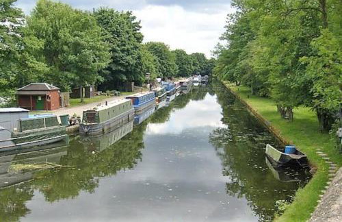 *F1*5GH* Setup for your most relaxed & amazing stay + Free Parking + Free Fast WiFi * - Foto 48