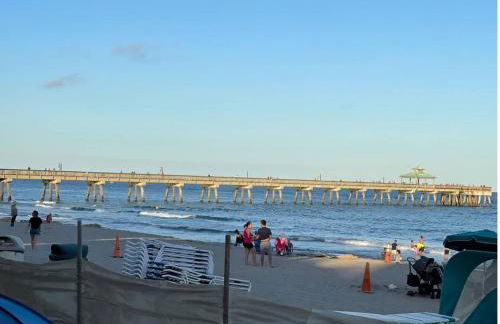 Amazing Home w Heated Pool 8 mins to the Beach - Foto 8