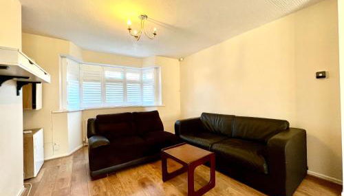 Spacious 3-Bed Family Retreat with Cosy Living and Garden! Free parking - Foto 3