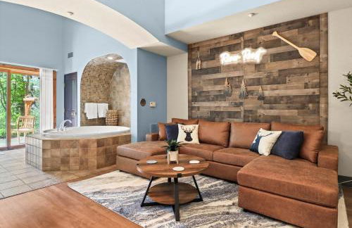 Family Getaway - Outdoor Activity Oasis - Mins to Downtown and Water Parks - Jacuzzi - Game Rm - Foto 1