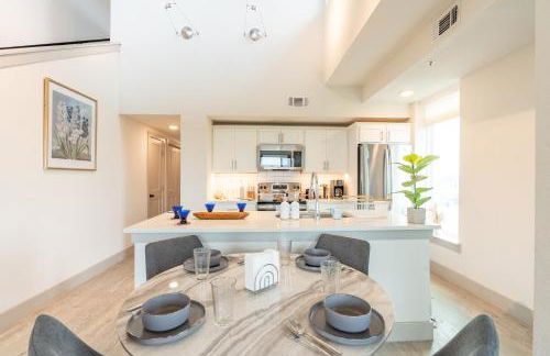 RiverWalk PentHouse Oasis w/Free Parking Gym Pool - Photo 7