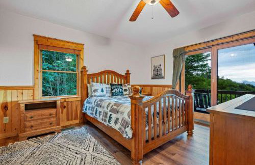 4BR Cabin with Ski Resort, Mtn Views & Hot Tub - Foto 96
