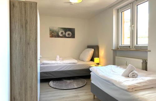 Gemütliche Unterkünfte für längeren Aufenthalt und Monteure inkl Balkon, Waschmaschine, WiFi, Küche und Parkplatz - Foto 2