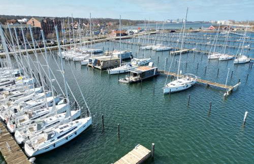 Hausboot mit Motorboot - Foto 22