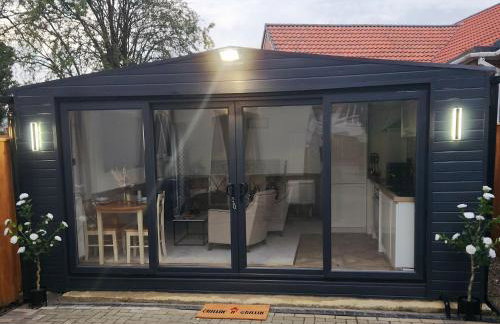 1-Bed Studio with Parking Ideal for Couples - Foto 3