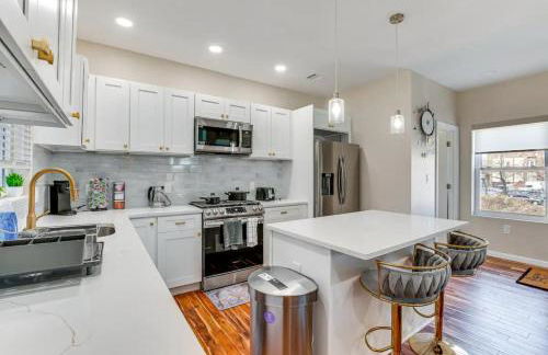 Townhouse - Urban Living with Rooftop Deck! - Foto 6