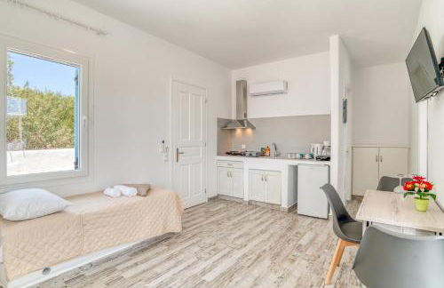 Ippocampos Seaside Serenity - Unwind at Paros Poolside Retreats - Photo 8