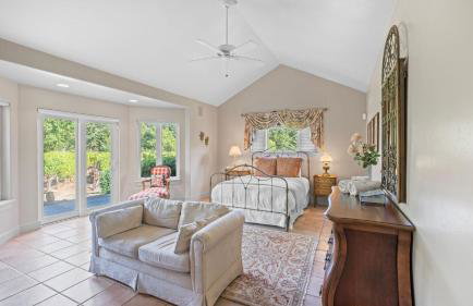 Vineyard Estate w Pool Spa Bocce Ball Mins to Wineries Park Lawndale Manor by AvantStay - Foto 18