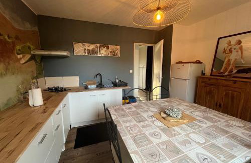 Charmant T2, Cl 3 étoiles, 4 Lits, 4 personnes et 1enfant, parking et terrasse - Foto 6