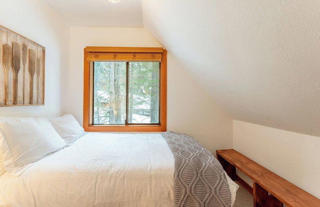 Minutes to Skiing & Lake Hot Tub, Fire Pit, Deck Indigo Owl by Avantstay - Foto 103