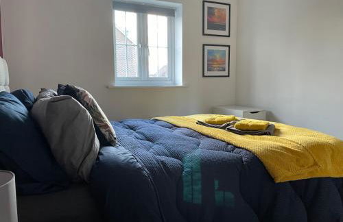 Stunning Large Detached Gloucester, 4 beds, 3 bedroom, 2 bathroom property, Nr Chelt, The Docks and Quays sleeps 6 - Photo 4