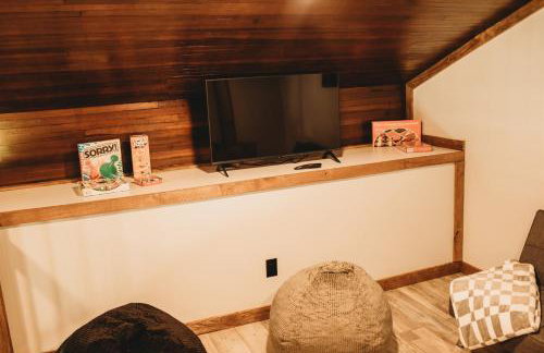 Bell Tower Suite Private Riverfront Stay Near Charleston WV - Foto 45