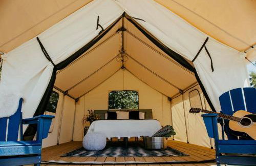 Fantastic Safari Tent Rental Ideal for Glamping in Missouri - Foto 13