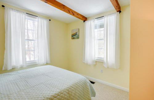 Cozy Tuftonboro Home with Deck - Walk to Beaches! - Foto 14